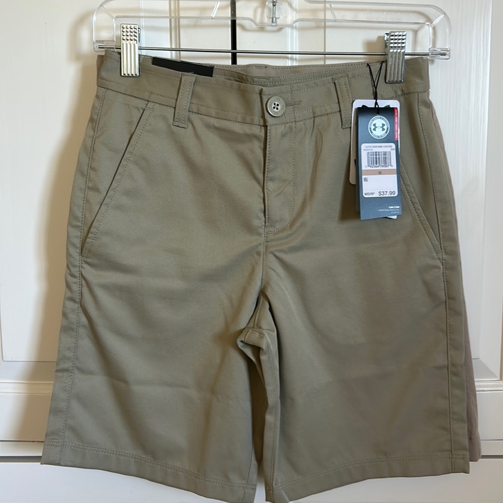NWT khaki Shorts Under Armour